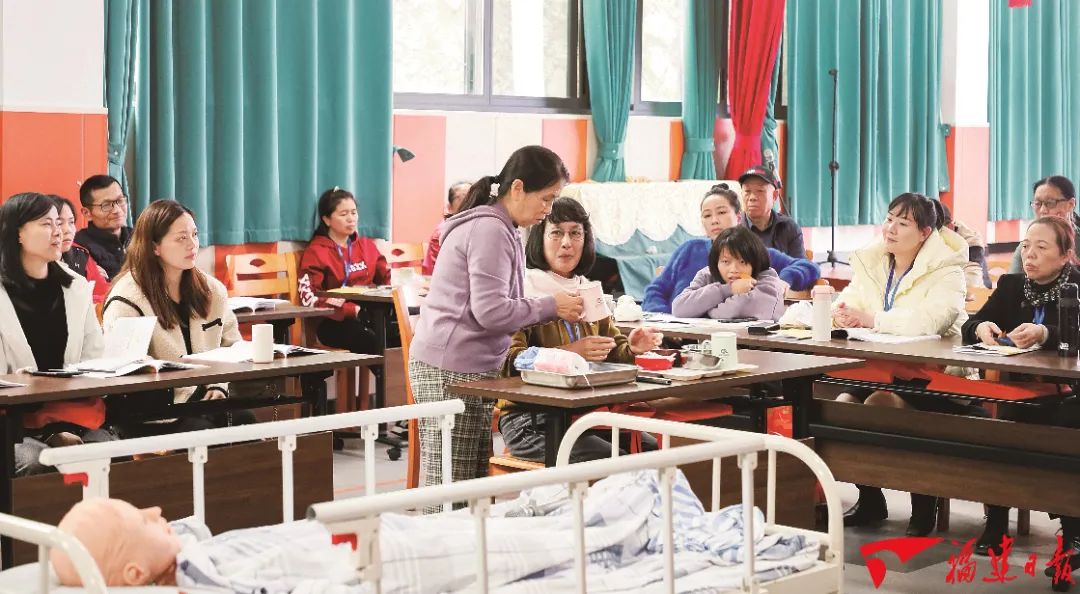 福建日报 “家政+养老”＝点单服务在家享老(图6)