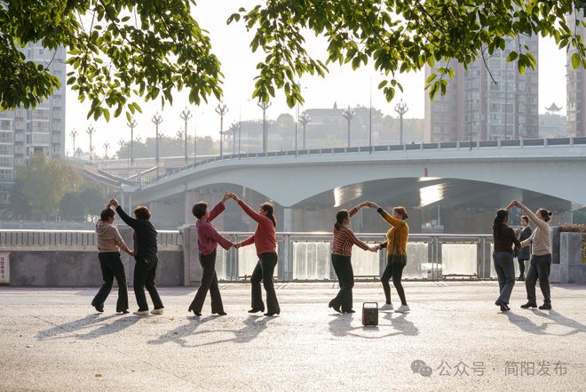 简阳：满足多样化养老需求 推动银发经济高质量发展(图6)