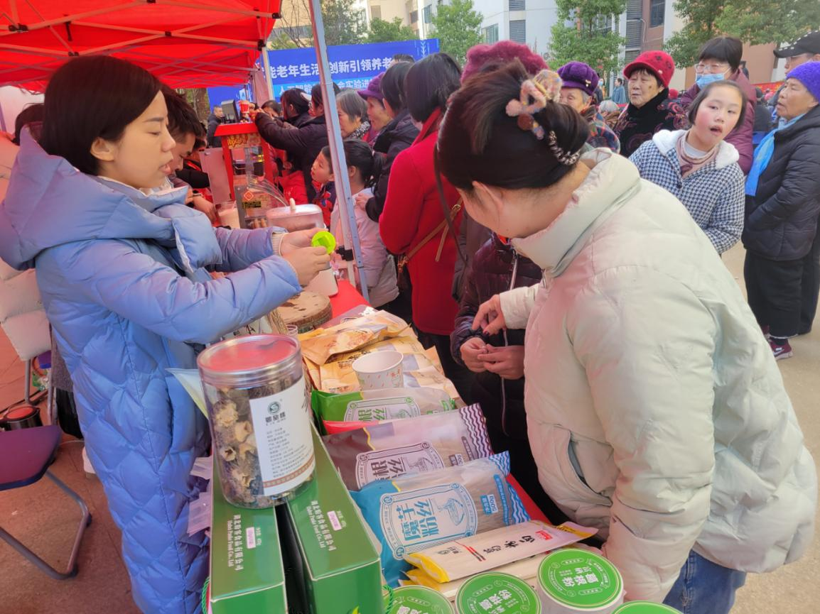 “AI赋能老年生活创新引领养老风尚” 佛祖岭街道举办人工智能养老社会实验社区宣传活动(图5)