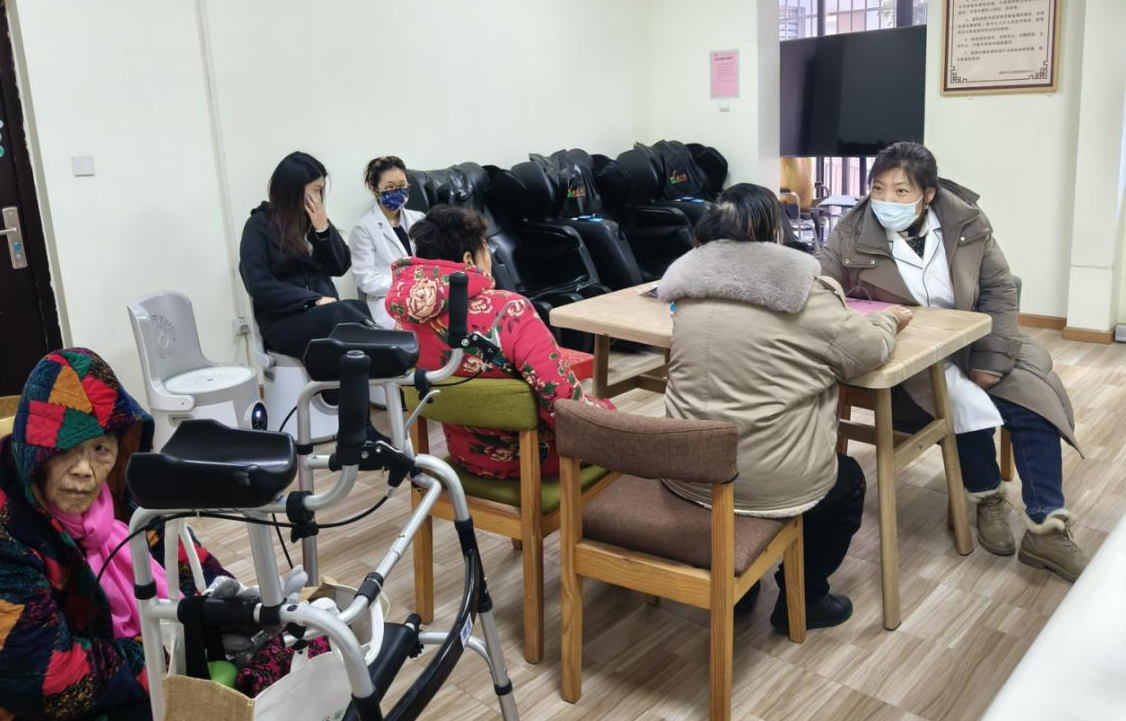 “AI赋能老年生活创新引领养老风尚” 佛祖岭街道举办人工智能养老社会实验社区宣传活动(图6)