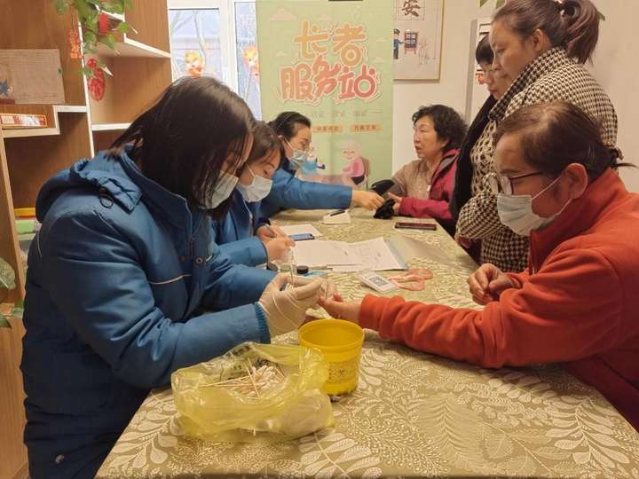 万科物业积极探索“智慧养老”服务助力居家养老(图3)