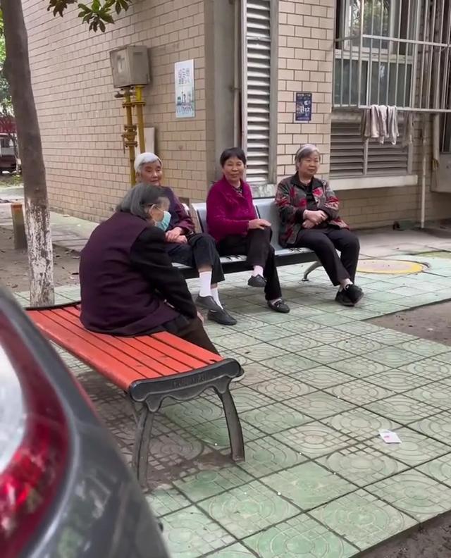 95岁老太太：不麻烦儿女不去养老院晚年生活过得比年轻人惬意(图7)