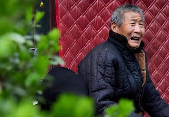 三个子女轮流给我养老后才发现：人老了退休金和存款比什么都重要(图1)