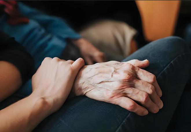 三个子女轮流给我养老后才发现：人老了退休金和存款比什么都重要(图6)