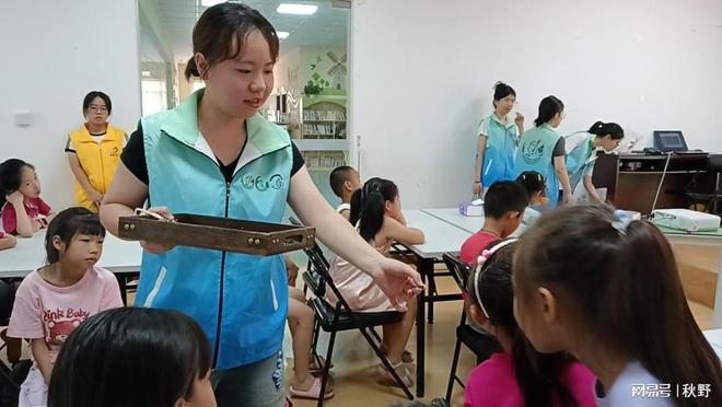 广东医科大学药香康养联盟队走进遂溪县青少年宫开展中医药义教(图1)