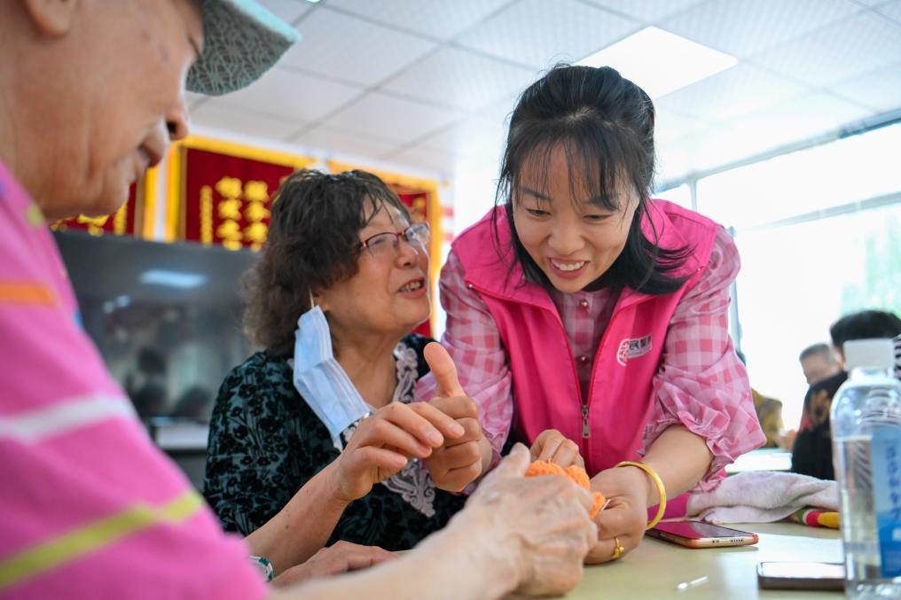 经济政策一线微观察｜从生存需求到品质追求——看养老到“享老”如何加速释放银发市场新活力(图1)